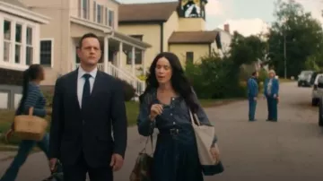 Le Grand. La jupe de campagne portée par Louisa Glasson (Abigail Spencer) telle que vue dans Best Medicine (S01E06)