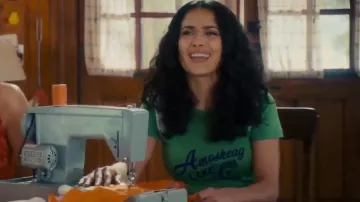 T-shirt Amoskeag Lake porté par Roxanne Chase-Feder (Salma Hayek) dans Grown Ups