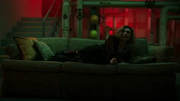 Chemise à manches longues en flanelle à carreaux Uniqlo portée par Maddie Nears (Peyton List) dans l'épisode « School Spirits » (S03E04).