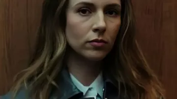 Veste en cuir noir portée par Kayla Craig (Alona Tal) dans Cross S02