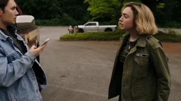 Veste utilitaire en coton Pilcro portée par Maddie Nears (Peyton List) dans l'épisode « School Spirits » (S03E05).