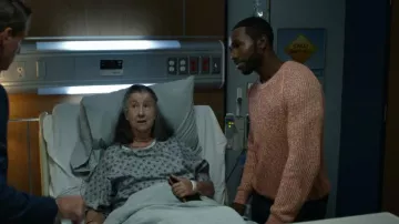 Pull en maille cachemire Brunello Cucinelli porté par Moses Jones dans l'épisode « It's Not Like That » (S01E05).