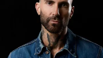 The Voice S29 Adam Levine Chemise en jean bleu portée par Adam Levine dans The Voice