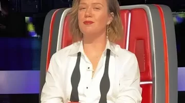 The Voice S29 Battle of Champions Kelly Clarkson White Shirt of Kelly Clarkson as seen in The Voice
