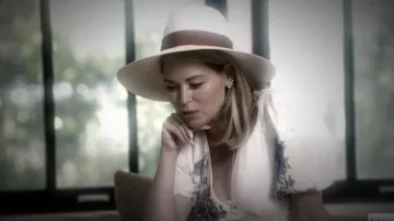 Robe longue fleurie Dinah Dekorah d'AllSaints portée par Amanda Frances dans l'épisode 9 de la saison 15 de The Real Housewives of Beverly Hills.