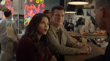 Veste en jean Free People We the Rumors portée par Bailey Nune (Jenna Dewan) dans l'épisode 4 de la saison 8 de The Rookie.