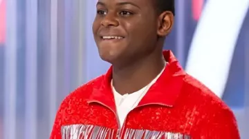 Veste à franges rouges ornée de Jorr, saison 24 d'American Idol, vue dans American Idol