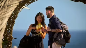 Robe longue à volants Abercrombie portée par Emma Betsinger dans l'épisode « Love Is Blind » (S10E05)