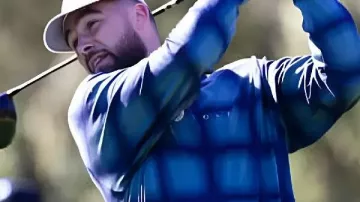 Polo Travis Kelce à Pebble Beach : Travis Kelce a fait preuve de générosité après avoir accidentellement touché un fan à la tête avec une balle de golf à Pebble Beach.