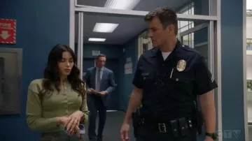 Funda Magsafe para iPhone Heyday usada por Bailey Nune (Jenna Dewan) en The Rookie (temporada 8, episodio 6)