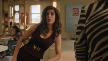 Victoria Beckham Jumbo Frame Leather Belt worn by Kris (Meredith MacNeill) as seen in Small Achievable Goals (S02E03)