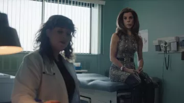 Victoria Beckham Jumbo Frame Leather Belt worn by Kris Fine (Meredith MacNeill) as seen in Small Achievable Goals (S02E04)