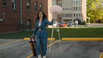 Pantalon court en dentelle Zara porté par Kris (Meredith MacNeill) dans l'épisode « Petits objectifs réalisables » (S02E05).
