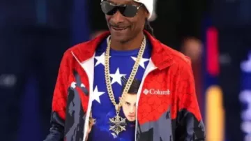 Veste de curling Columbia portée par Snoop Dogg aux Jeux olympiques d'hiver de 2026 à Milan Cortina