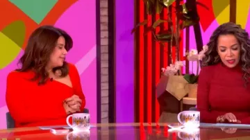 Vestido midi Jalyn de Cinq a Sept, lucido por Ana Navarro en The View el 13 de febrero de 2026