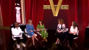 Steve Madden Kenley Citron Yellow Open Square Toe, usado por Ana Navarro en The View el 16 de febrero de 2026