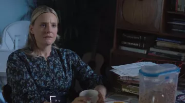 Chemisier Boss Women's C Berday 1 porté par Claire Wardly (Romola Garai) dans l'épisode Betrayal (S01E01).
