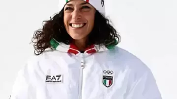 Equipo de los Juegos de Invierno de Italia EA7 Chaqueta blanca usada por Federica Brignone en los 100 AÑOS de los Juegos Olímpicos de Invierno