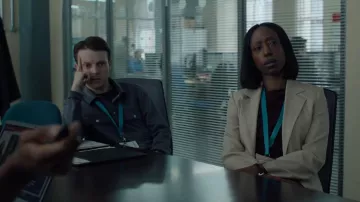 Reiss Whitley Wool Blend Single Breasted Suit Blazer worn by Simone Grant (Nikki Amuka-Bird) as seen in Betrayal (S01E02)