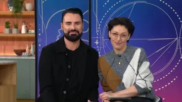 Pull décontracté à losanges M&amp;S en laine porté par Emma Willis dans l'émission This Morning en février 2026