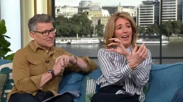 Chemise et cravate Me + Em Supersoft portées par Cat Deeley dans l'émission This Morning en février 2026