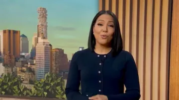 Robe courte boutonnée en maille Sandro portée par Stephanie Ramos dans l'émission Good Morning America le 13 février 2026.