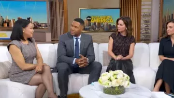 Robe courte à carreaux Ronny Kobo portée par Stephanie Ramos, vue dans l'émission Good Morning America le 16 février 2026.