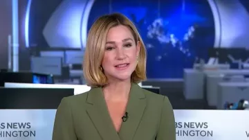 Blazer ceinturé Ann Taylor porté par Caitlin Hueyburns dans l'émission CBS Mornings du 1er février 2026