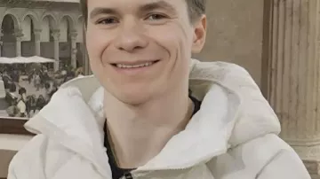 Hoy 2026 Maxim Naumov Team USA Chaqueta blanca como se ve en Today