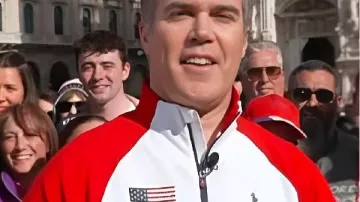 Sudadera del equipo de EE. UU. de Peter Alexander de The Today Show 2026, como se vio en Today