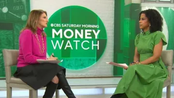 Robe évasée à nouer sur le côté 3.1 Phillip Lim portée par Adriana Diaz dans l'émission CBS Mornings du 8 février 2026