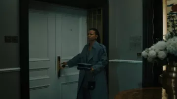 Trench-coat ceinturé Boss porté par Harper Stern (Myha'la Herrold) dans l'épisode « Industry » (S04E06).