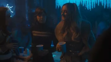 Débardeur en dentelle à sequins Jaded London porté par Lucy Albright (Grace Van Patten) dans l'épisode Tell Me Lies (S03E03).