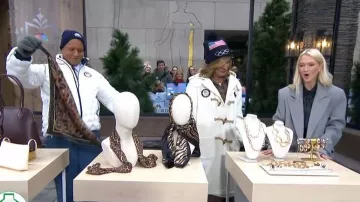 Manteau à brandebourgs Polo Ralph Lauren de l'équipe américaine porté par Hoda Kotb lors de la cérémonie d'ouverture, comme on peut le voir dans l'émission Today le 17 février 2026.