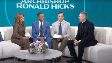 Veste Veronica Beard Aire Dickey portée par Hoda Kotb dans l'émission Today du 17 février 2026