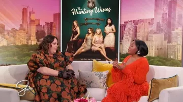 Robe Jessakae Sylvie portée par Chrissy Metz, vue dans Sherri le 10 février 2026