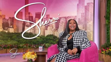 Falda abotonada de tweed de Balmain usada por Sherri Shepherd, tal como se vio en Sherri el 12 de febrero de 2026