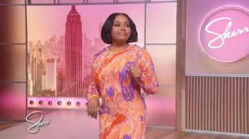 Vestido Onalaja Zushi usado por Sherri Shepherd, como se vio en Sherri el 17 de febrero de 2026