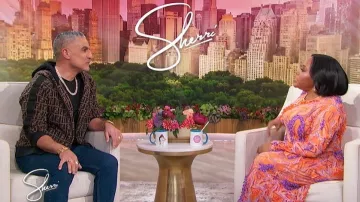 Sudadera con capucha Fendi Brown FF Monogram Logo, usada por Reza Farahan, en Sherri, el 17 de febrero de 2026.