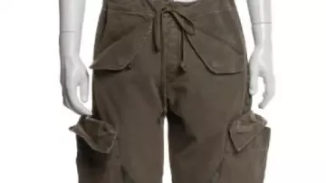 Pantalon cargo porté par Liz (Christa Miller) dans l'épisode « Shrinking » de la saison 3.