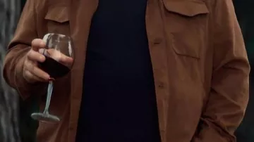 Chemise marron portée par Matt (Kevin James) dans Solo Mio