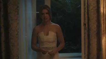 Robe fourreau Black Halo Lena portée par Bree (Catherine Missal) dans l'épisode Tell Me Lies (S03E08)