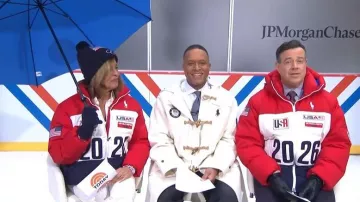Gorro de lana con la bandera del equipo de EE. UU. de Polo Ralph Lauren, usado por Hoda Kotb, como se vio en Today, 18 de febrero de 2026.