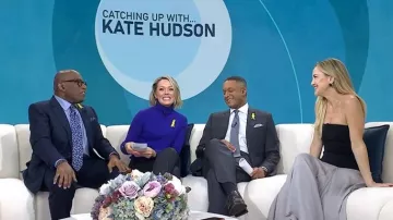 Top bustier Kallmeyer Page porté par Kate Hudson dans l'émission Today le 18 février 2026