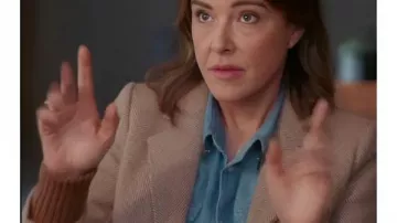 Shorting Season 3 Christa Miller Blazer à chevrons
