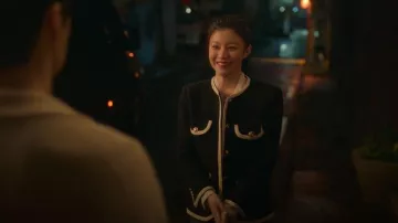 Chaqueta de tweed Sandro Long, usada por Cha Mu-hee (Go Youn-jung), en "¿Se puede traducir este amor?" (temporada 1, episodio 2)