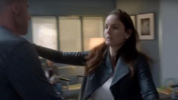 la veste de Sara Tan­credi (Sa­rah Wayne) dans Pri­son Break