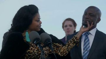 Pendientes de pompón usados por Cookie Lyon (Taraji P. Henson) en Empire (Temporada 3 Episodio 9)