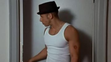 The hat of Mike (Vin Diesel) in Multi-Facial