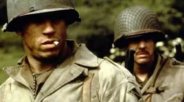 La chemise moutarde d'Adrian Caparzo (Vin Diesel) dans Il faut sauver le soldat Ryan
